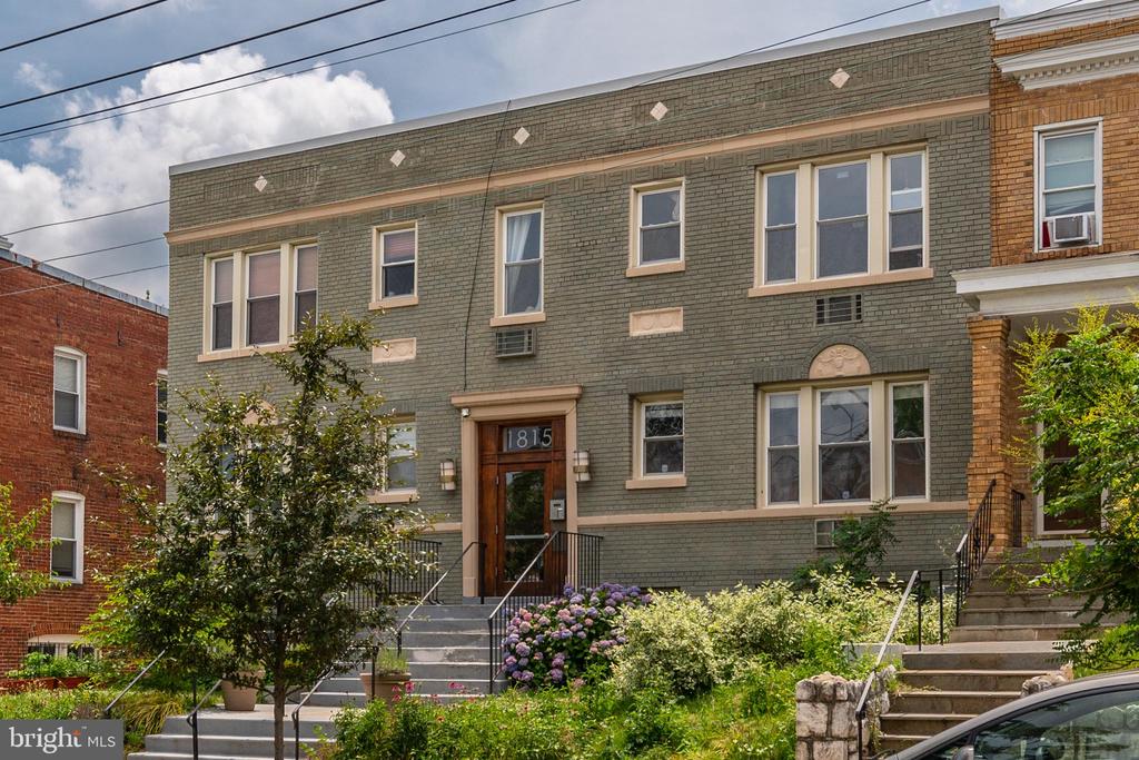 1815 A STREET SE Unit: 202