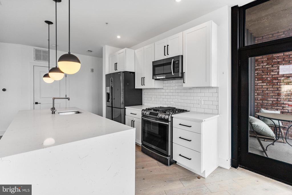1402 H STREET NE Unit: 301