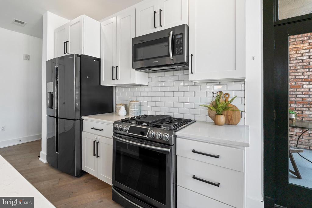 1402 H STREET NE Unit: 301