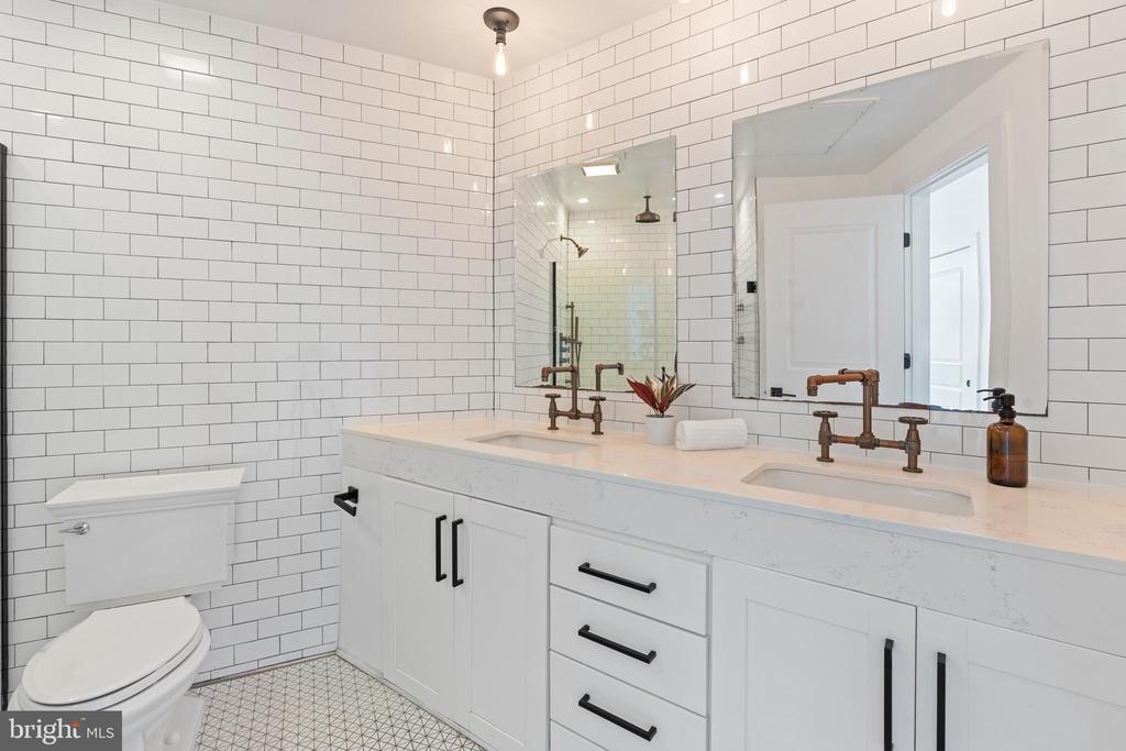 1402 H STREET NE Unit: 301