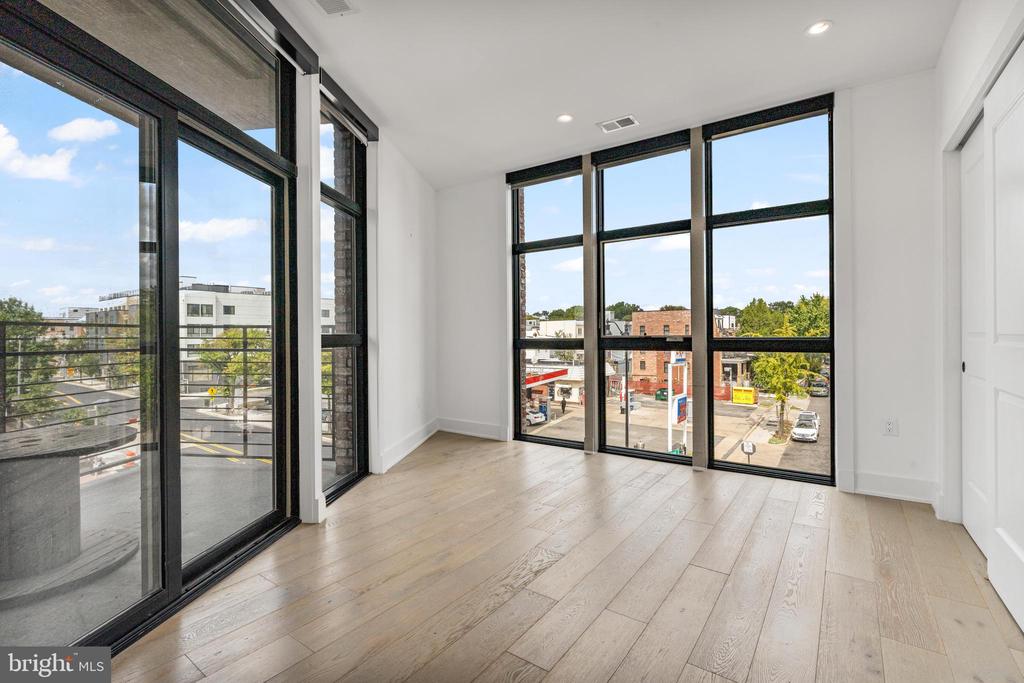 1402 H STREET NE Unit: 301