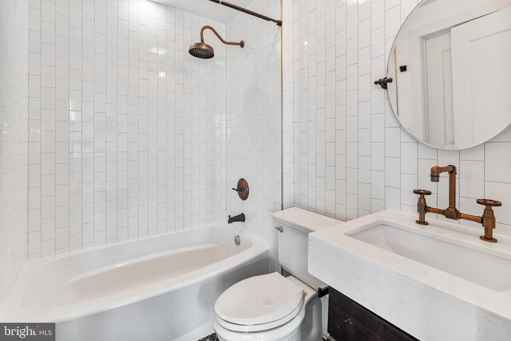 1402 H STREET NE Unit: 301