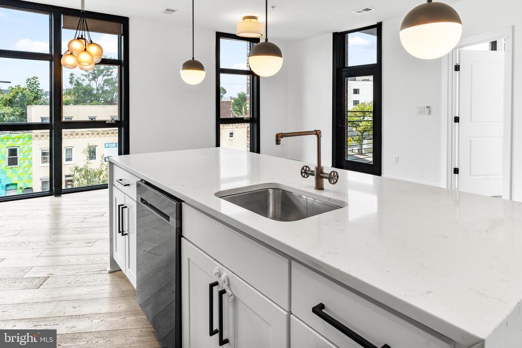1402 H STREET NE Unit: 301