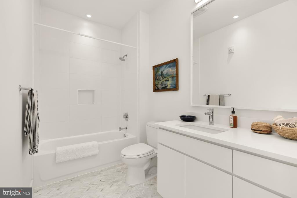 1324 E STREET SE Unit: #107