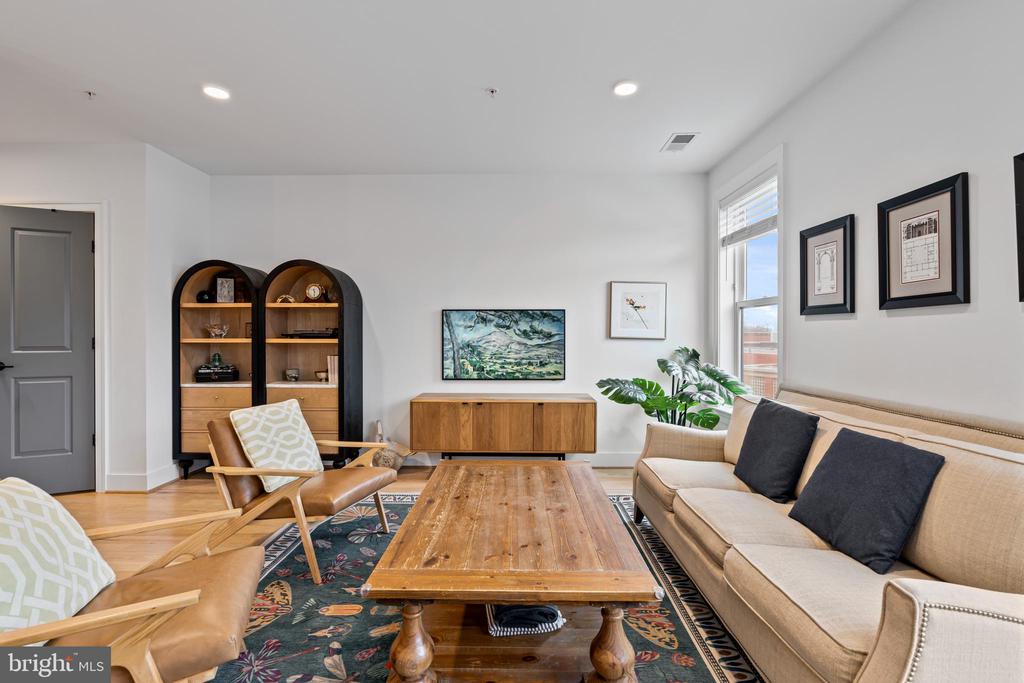 4335 HARRISON STREET NW Unit: 6