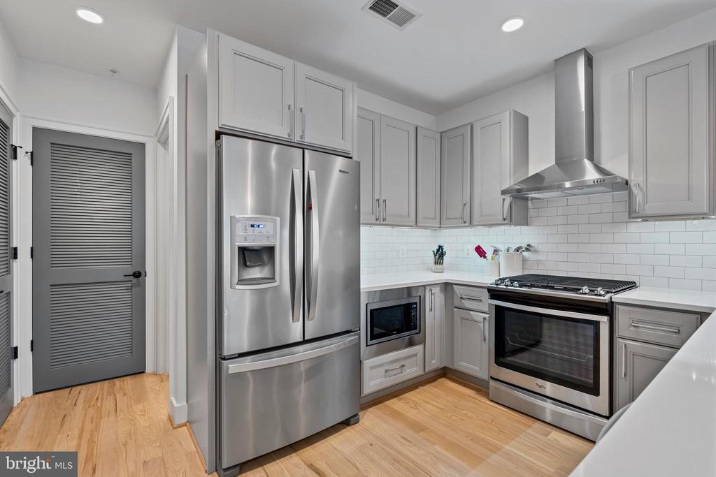 4335 HARRISON STREET NW Unit: 6