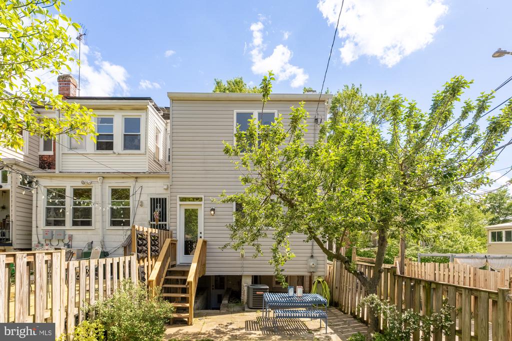 209 TAYLOR STREET NW