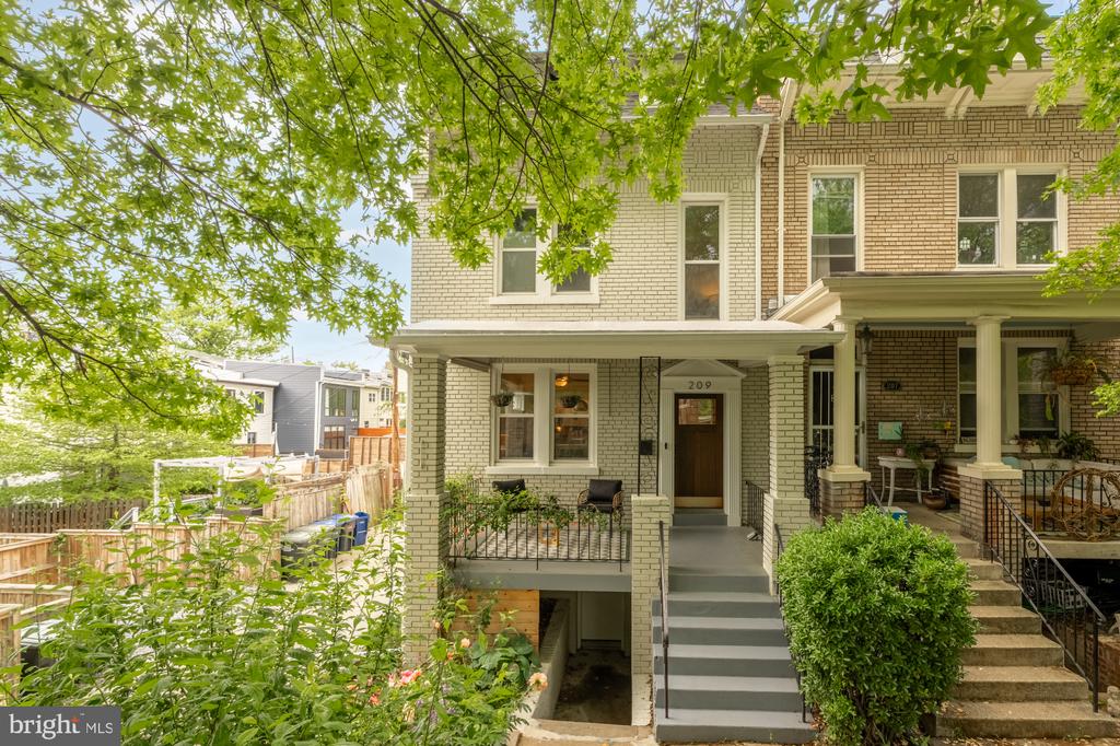 209 TAYLOR STREET NW