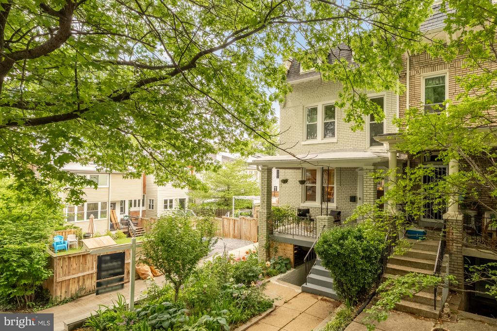 209 TAYLOR STREET NW