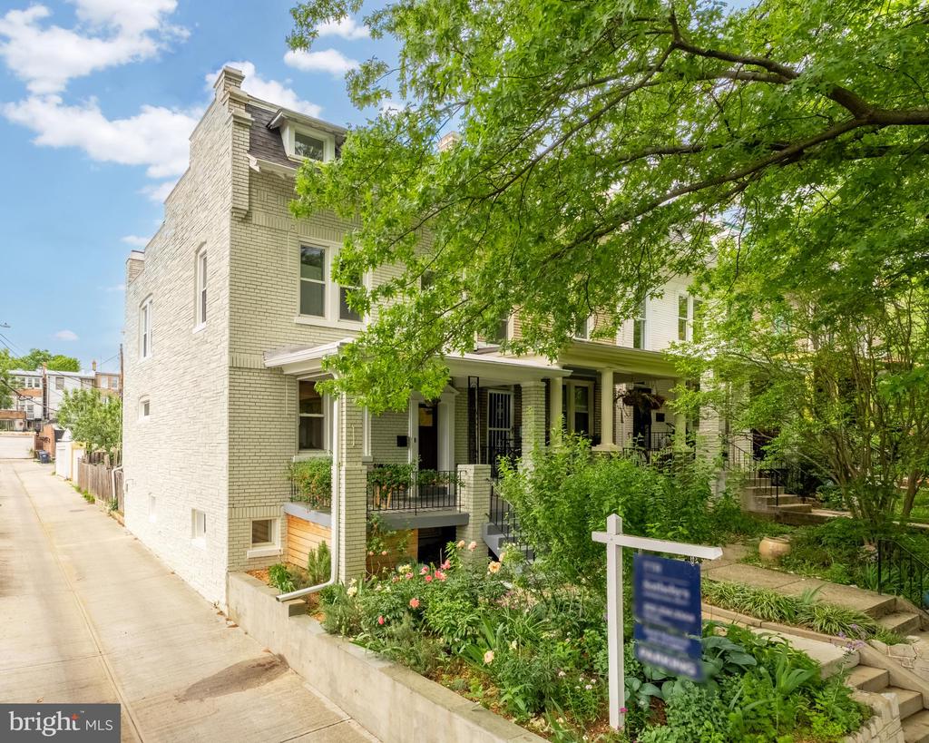 209 TAYLOR STREET NW