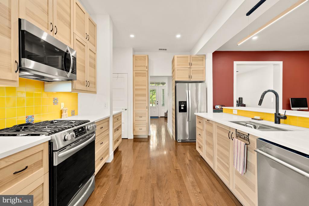 4012 7TH STREET NW