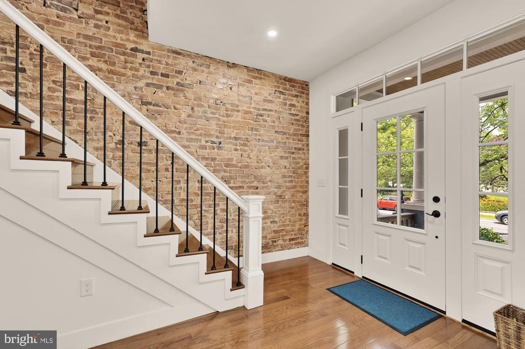 4012 7TH STREET NW