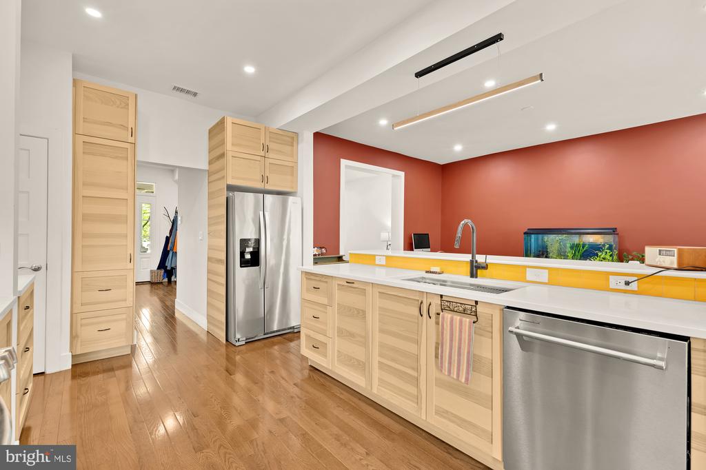 4012 7TH STREET NW