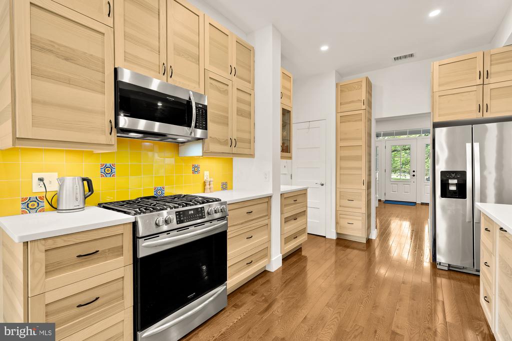 4012 7TH STREET NW