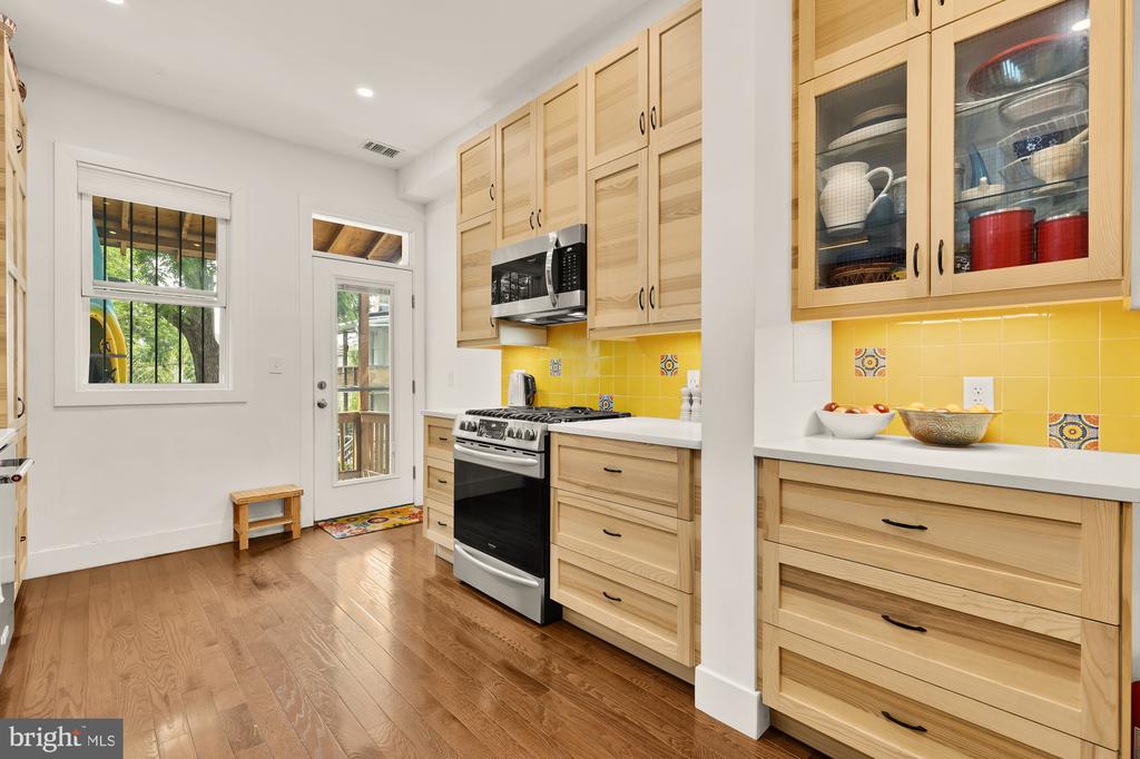 4012 7TH STREET NW