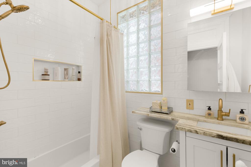 634 NORTH CAROLINA AVENUE SE Unit: 1