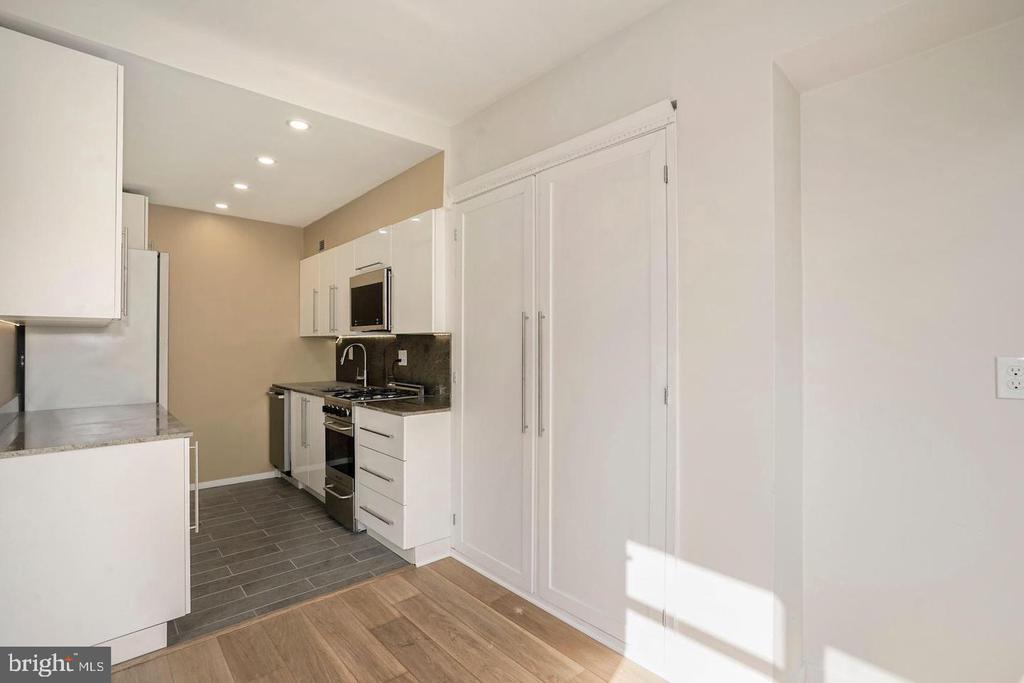 1711 MASSACHUSETTS AVENUE NW Unit: 727