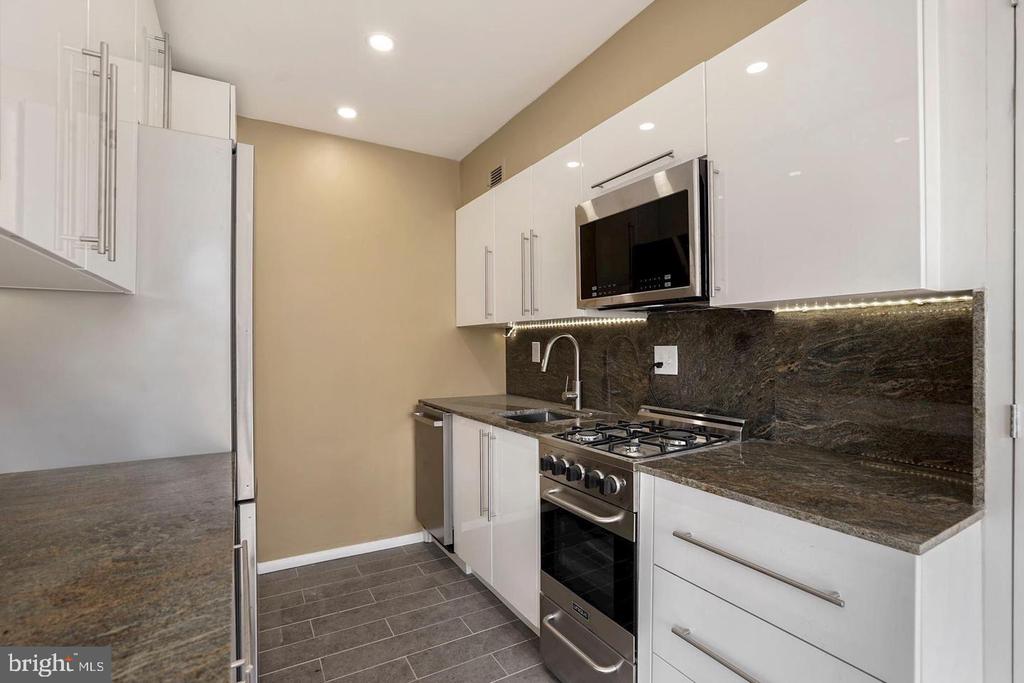 1711 MASSACHUSETTS AVENUE NW Unit: 727