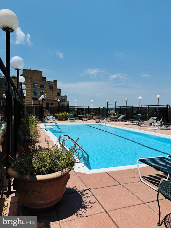 1420 N N STREET NW Unit: 211