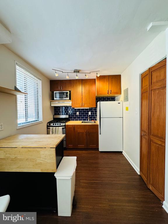 1420 N N STREET NW Unit: 211