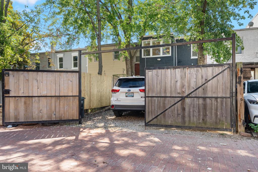 619 KENYON STREET NW