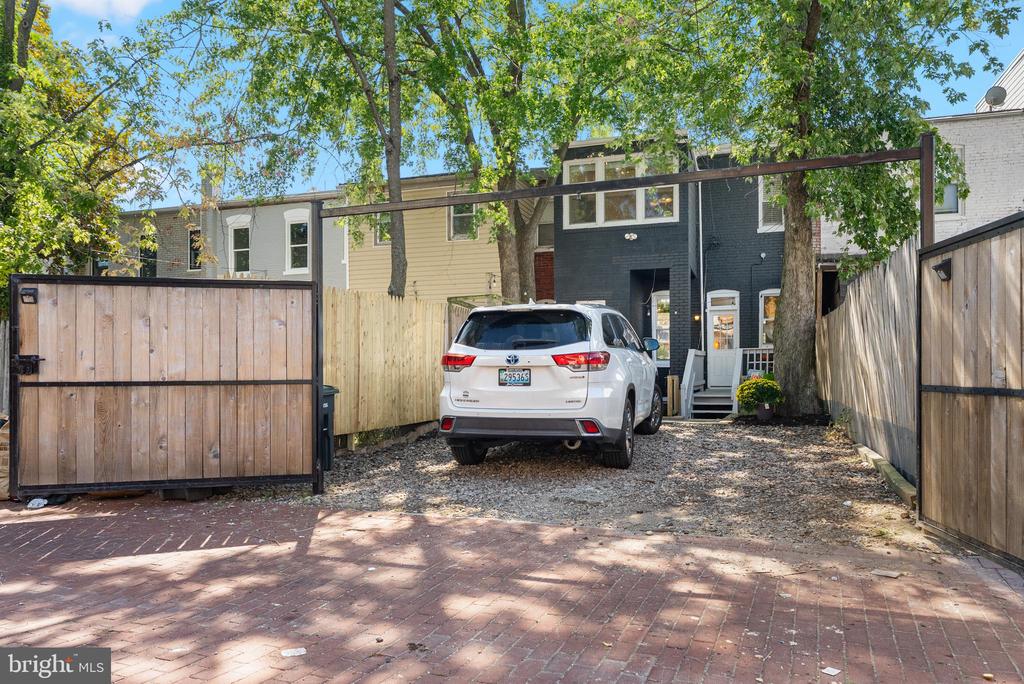 619 KENYON STREET NW