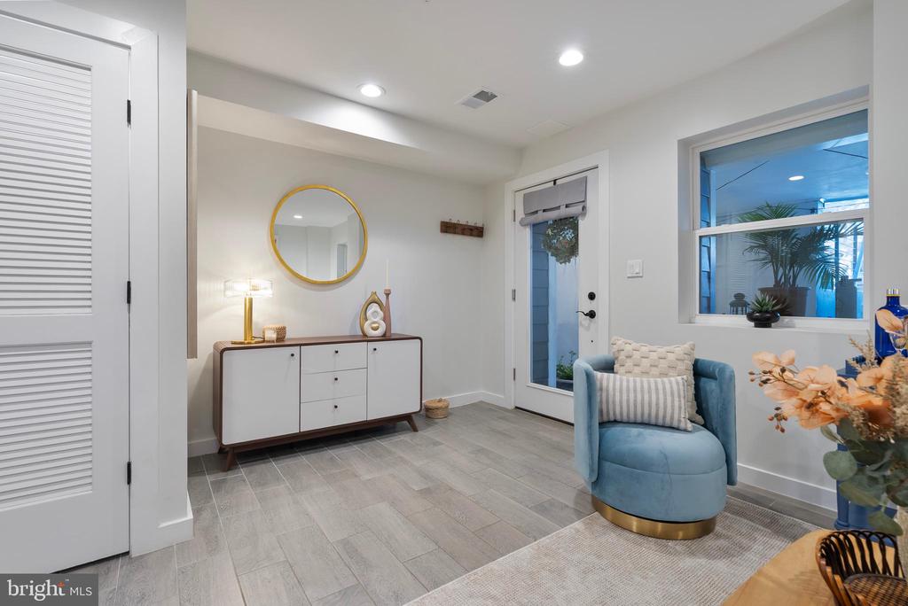 210 VARNUM STREET NW Unit: 1