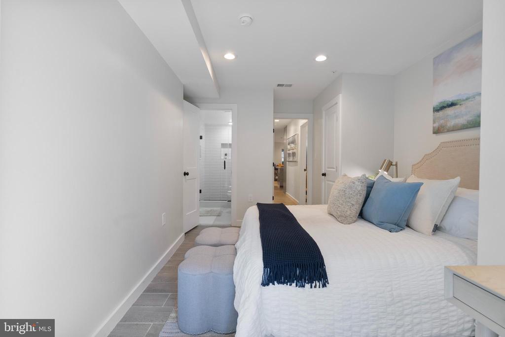 210 VARNUM STREET NW Unit: 1