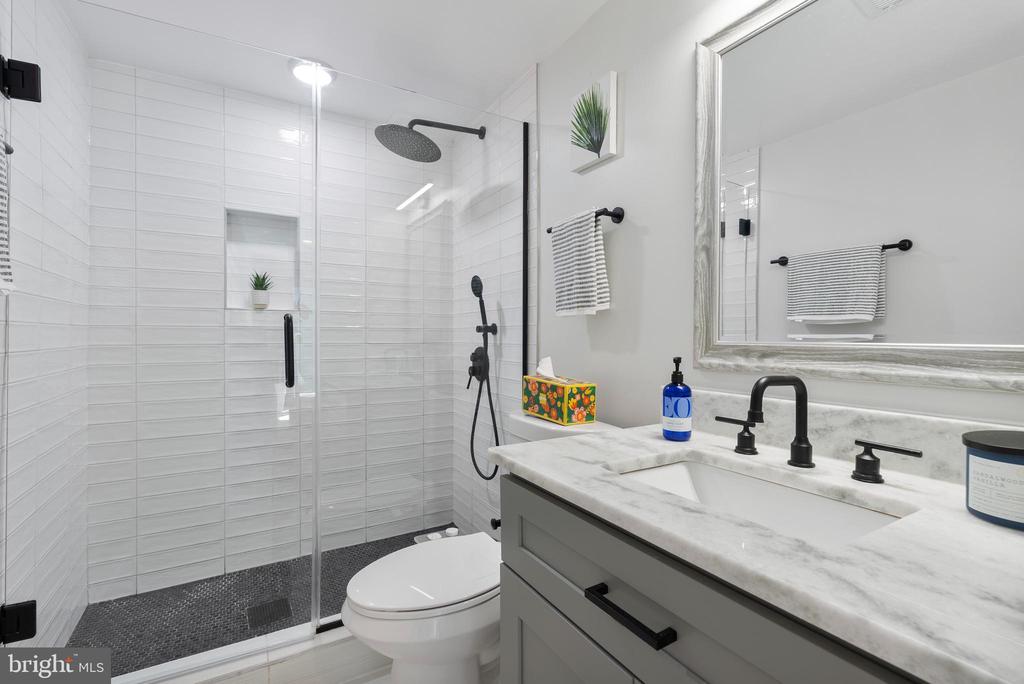210 VARNUM STREET NW Unit: 1