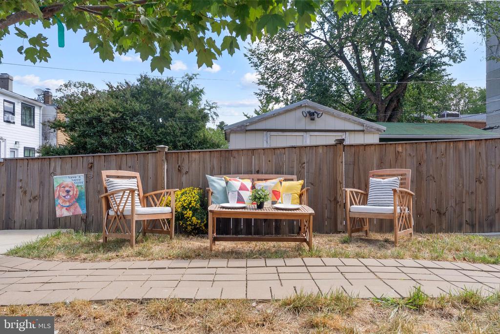 210 VARNUM STREET NW Unit: 1