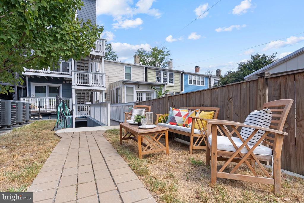 210 VARNUM STREET NW Unit: 1