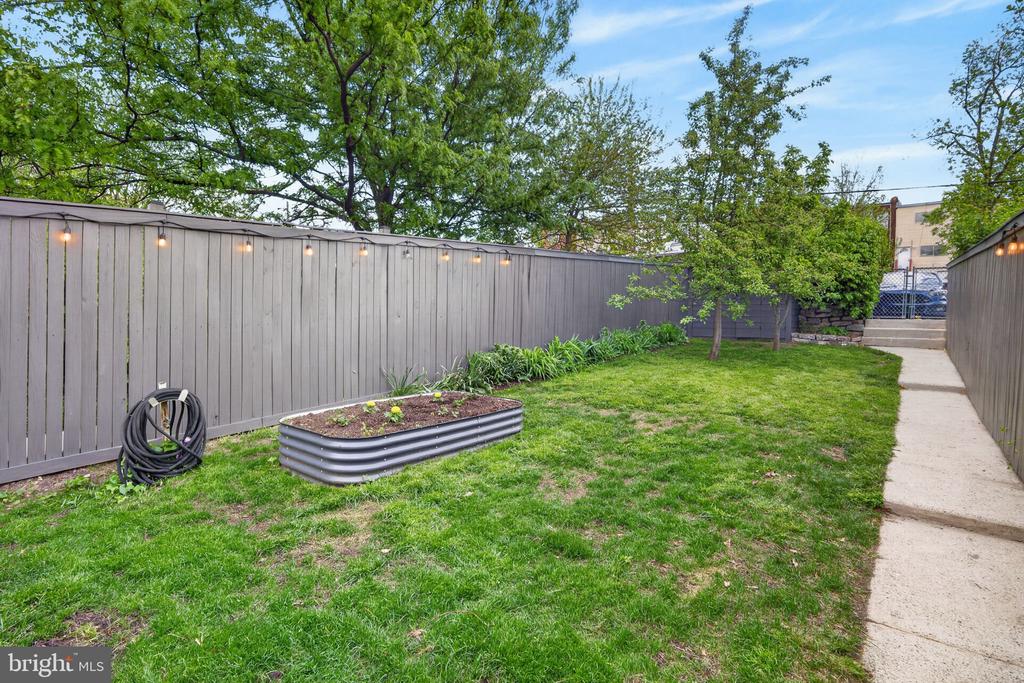 822 CRITTENDEN STREET NW