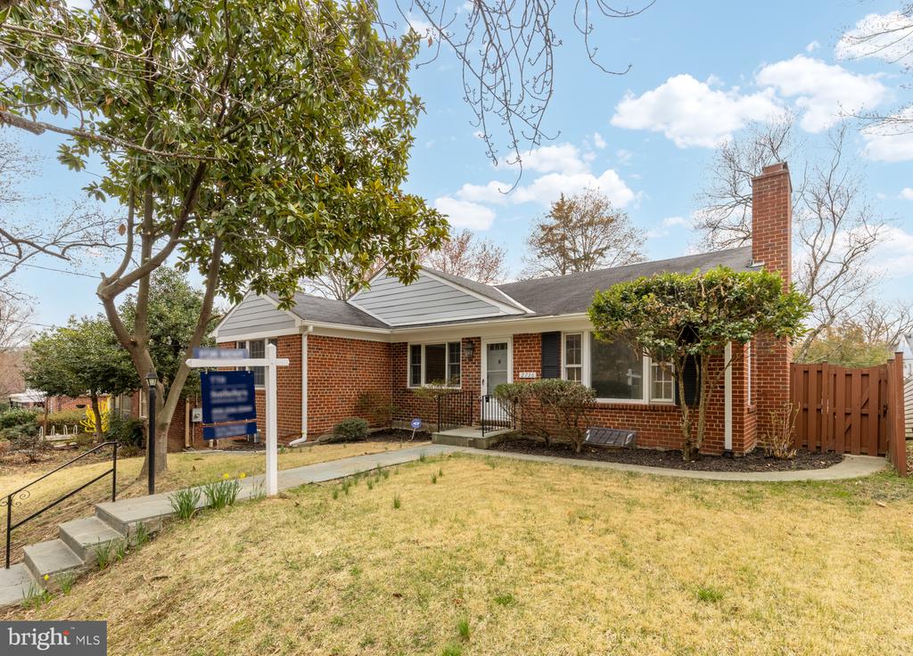 2736 STEPHENSON LANE NW