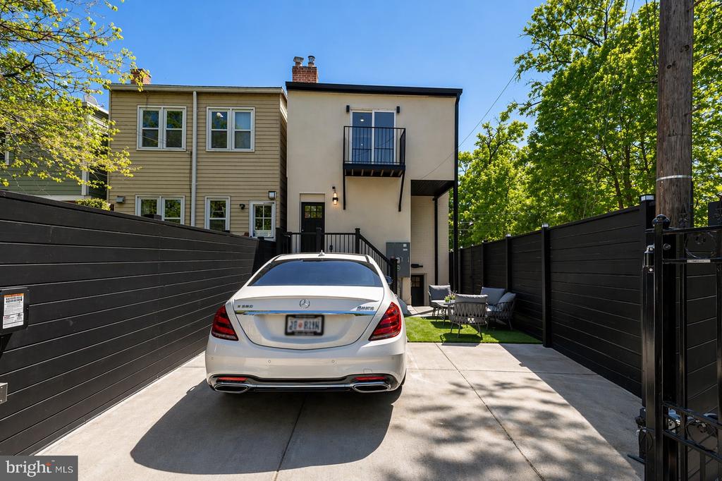 1527 BUCHANAN STREET NW