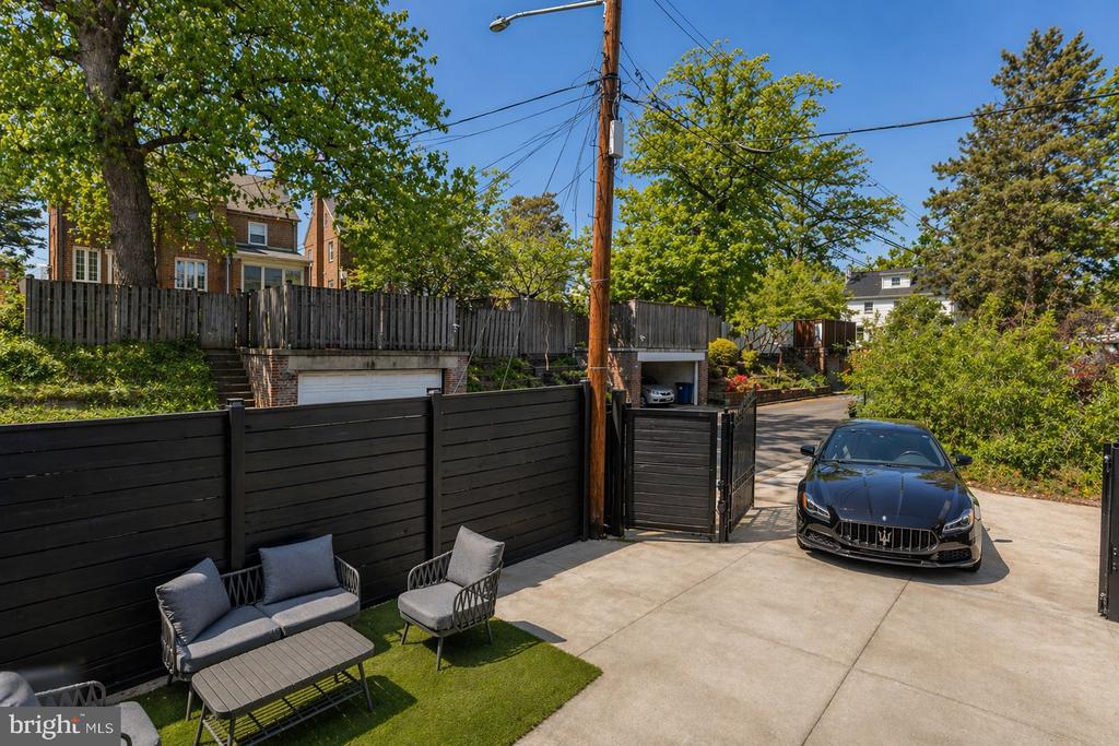 1527 BUCHANAN STREET NW