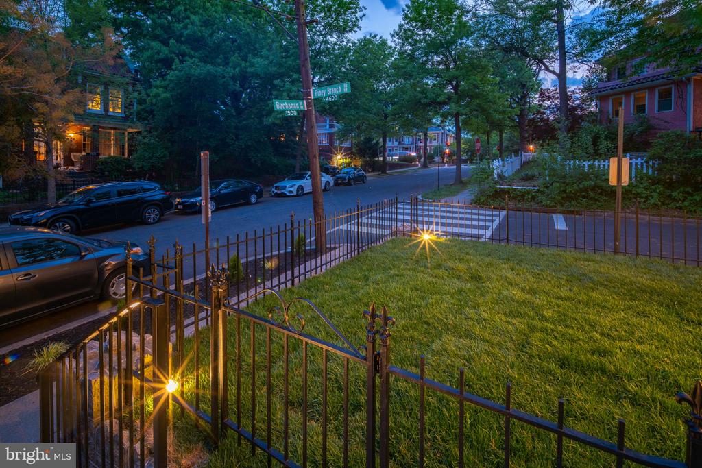 1527 BUCHANAN STREET NW