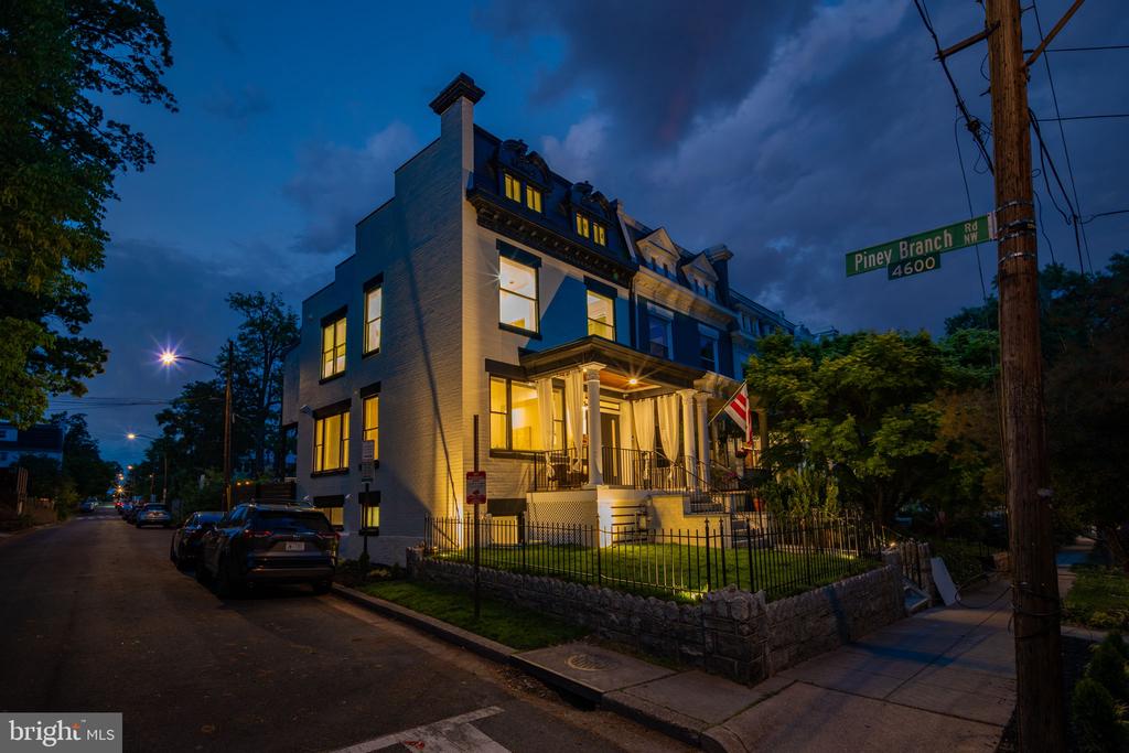 1527 BUCHANAN STREET NW