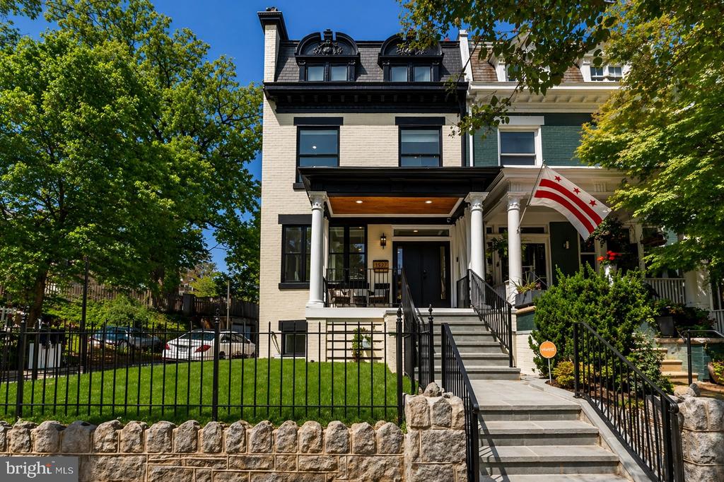 1527 BUCHANAN STREET NW