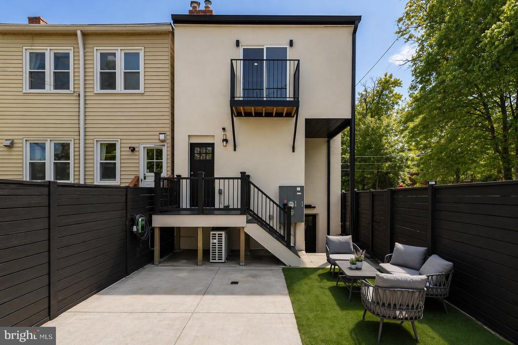 1527 BUCHANAN STREET NW