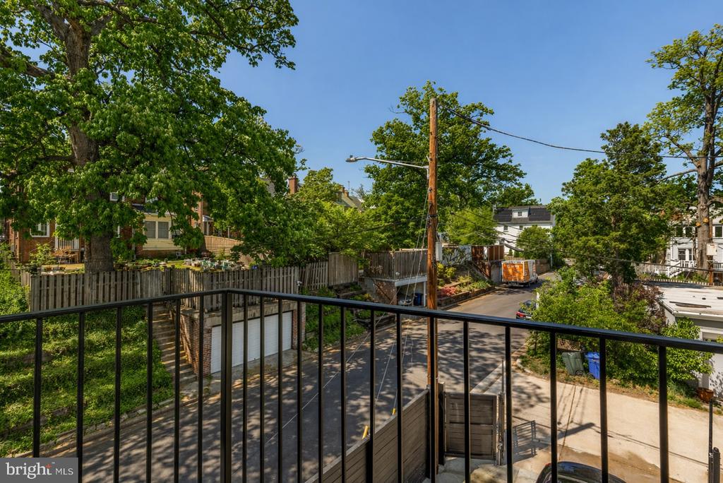 1527 BUCHANAN STREET NW