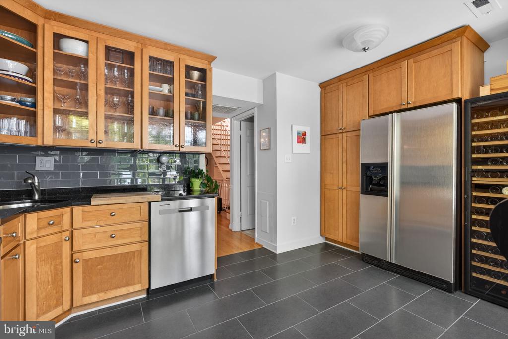 4625 MACARTHUR BOULEVARD NW Unit: B