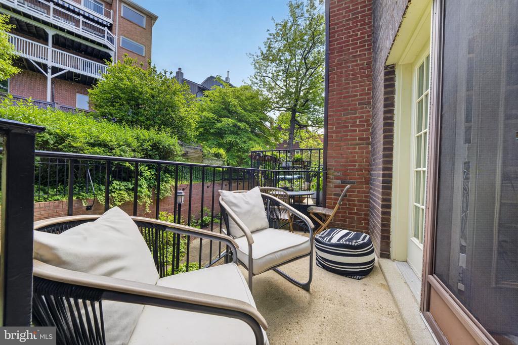 4625 MACARTHUR BOULEVARD NW Unit: B