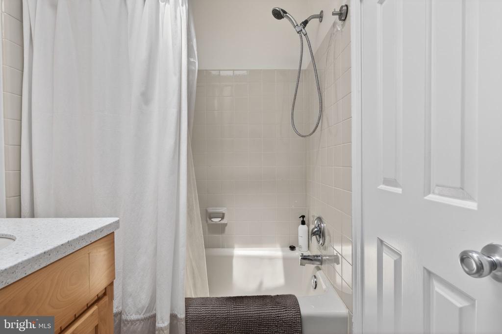 4625 MACARTHUR BOULEVARD NW Unit: B