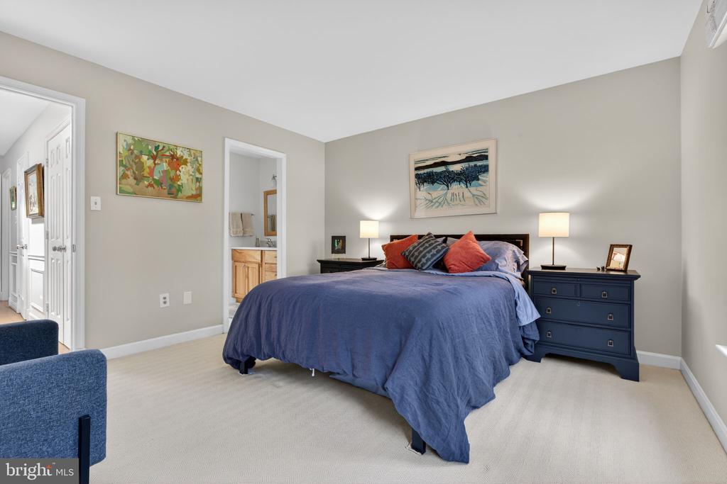 4625 MACARTHUR BOULEVARD NW Unit: B