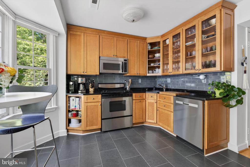 4625 MACARTHUR BOULEVARD NW Unit: B