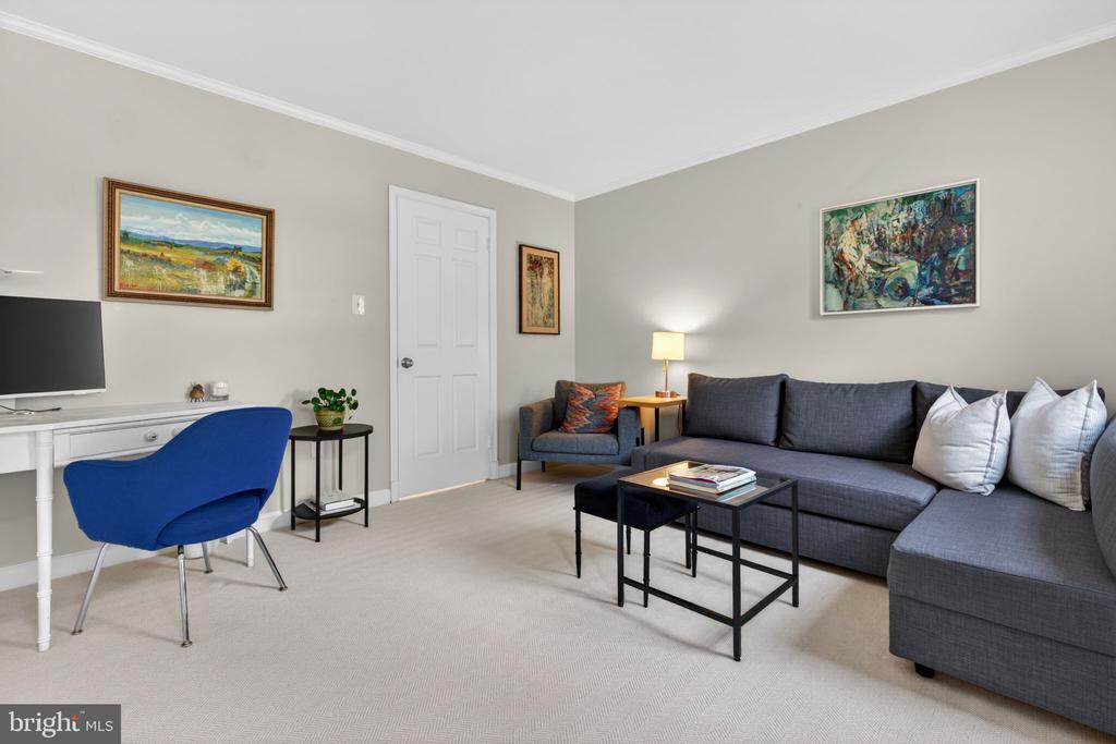 4625 MACARTHUR BOULEVARD NW Unit: B
