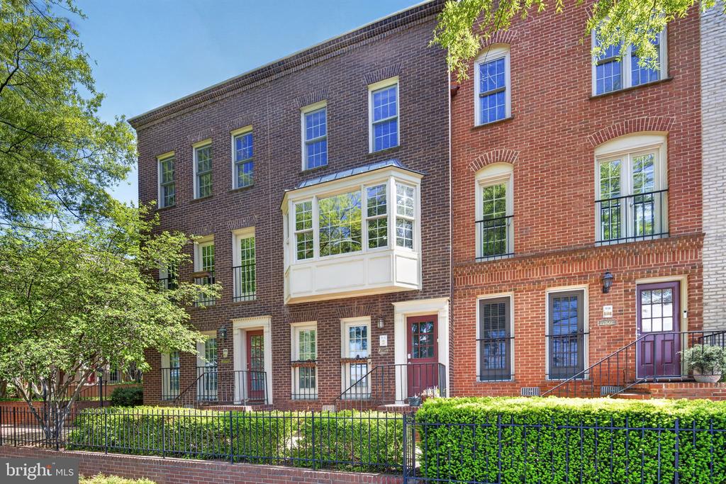 4625 MACARTHUR BOULEVARD NW Unit: B