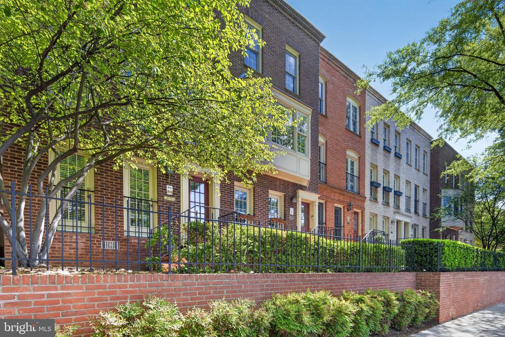 4625 MACARTHUR BOULEVARD NW Unit: B