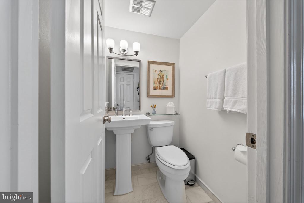 4625 MACARTHUR BOULEVARD NW Unit: B