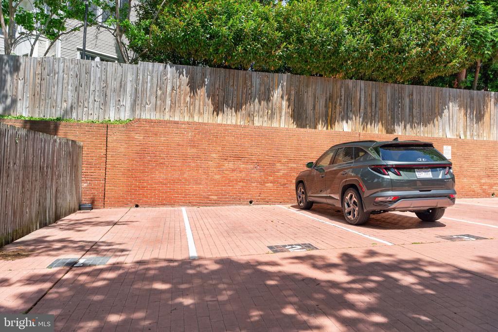 4625 MACARTHUR BOULEVARD NW Unit: B